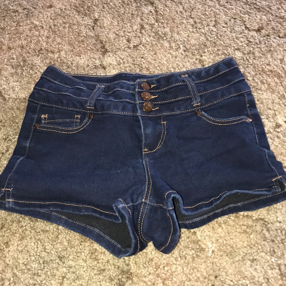 Blue jagging material shorts